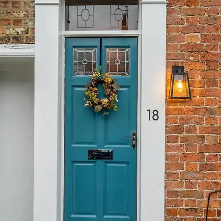 18 Dove Street * York